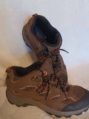 Merrell Brown Kids Waterproof Hiking Boots Size 3.5